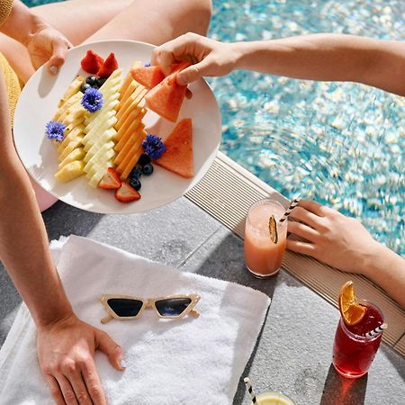 墨尔本喜来登酒店 外观 照片 Poolside service